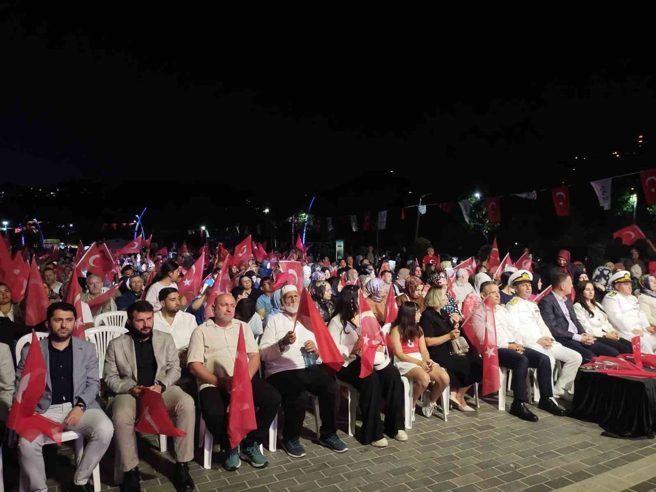 "İRADE BİZİM, ZAFER BİZİM" TEMASIYLA BEYKOZ SAHİLİ ETKİNLİK ALANI'NDA DÜZENLENEN ÖZEL PROGRAMDA...