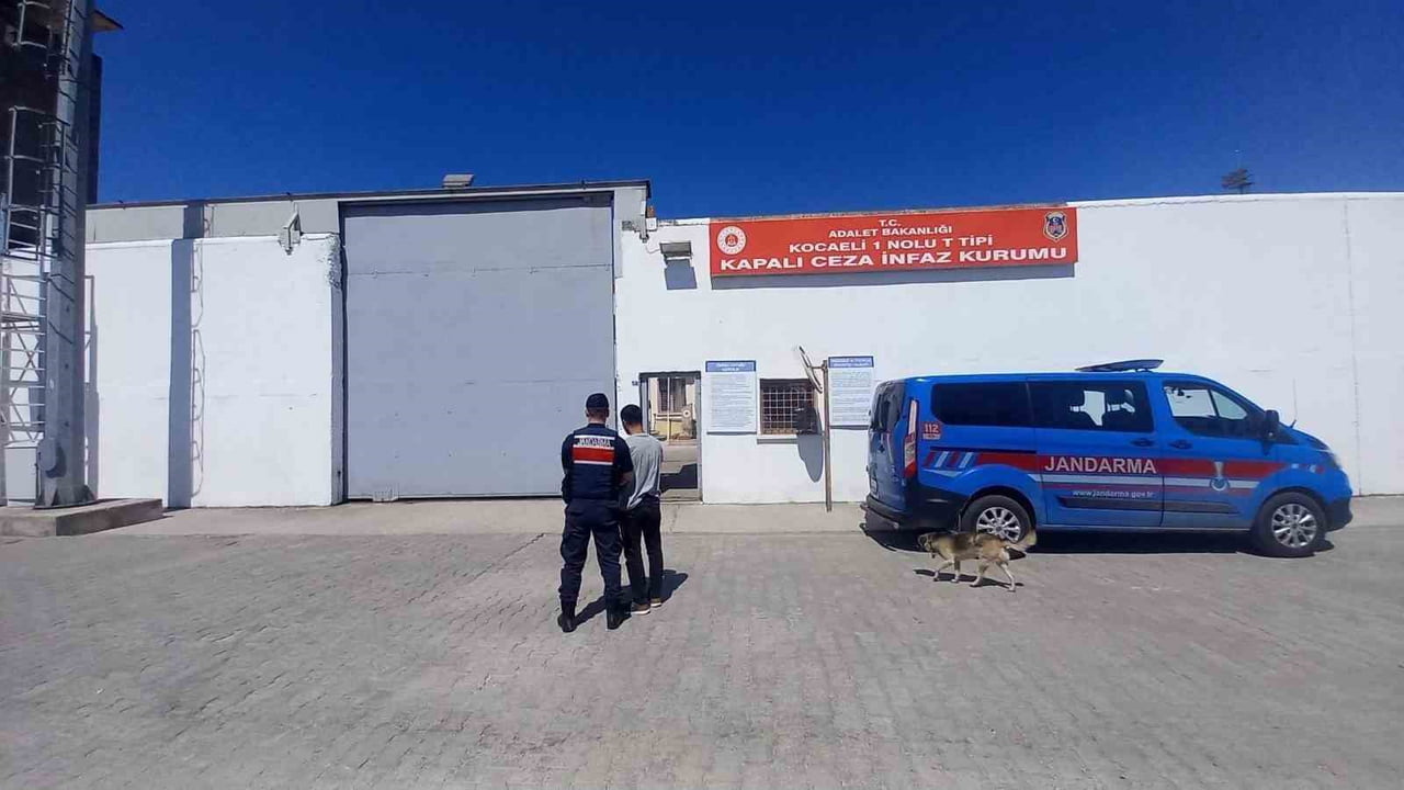 "UYUŞTURUCU VEYA UYARICI MADDE TİCARETİ YAPMA VEYA SAĞLAMA" SUÇUNDAN HAKKINDA 8 YIL 4 AY...