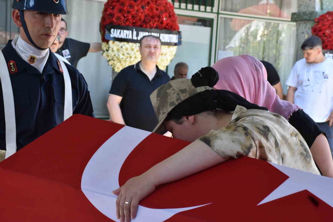 RİZE'DE GÖREV YAPAN VE KANSERE YENİK DÜŞEN 32 YAŞINDAKİ UZMAN ÇAVUŞ, MEMLEKETİ SAKARYA’NIN AKYAZI...