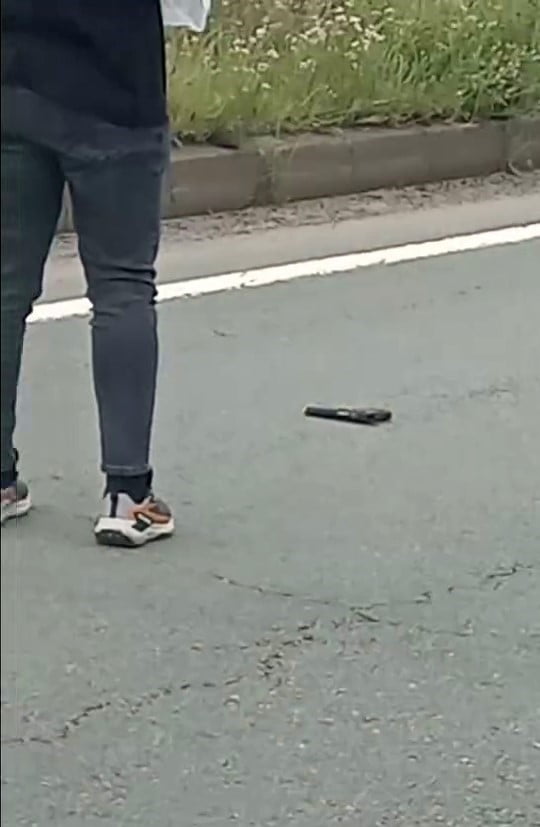 RİZE'DE YOL ORTASINDA TABANCA BULUNDU