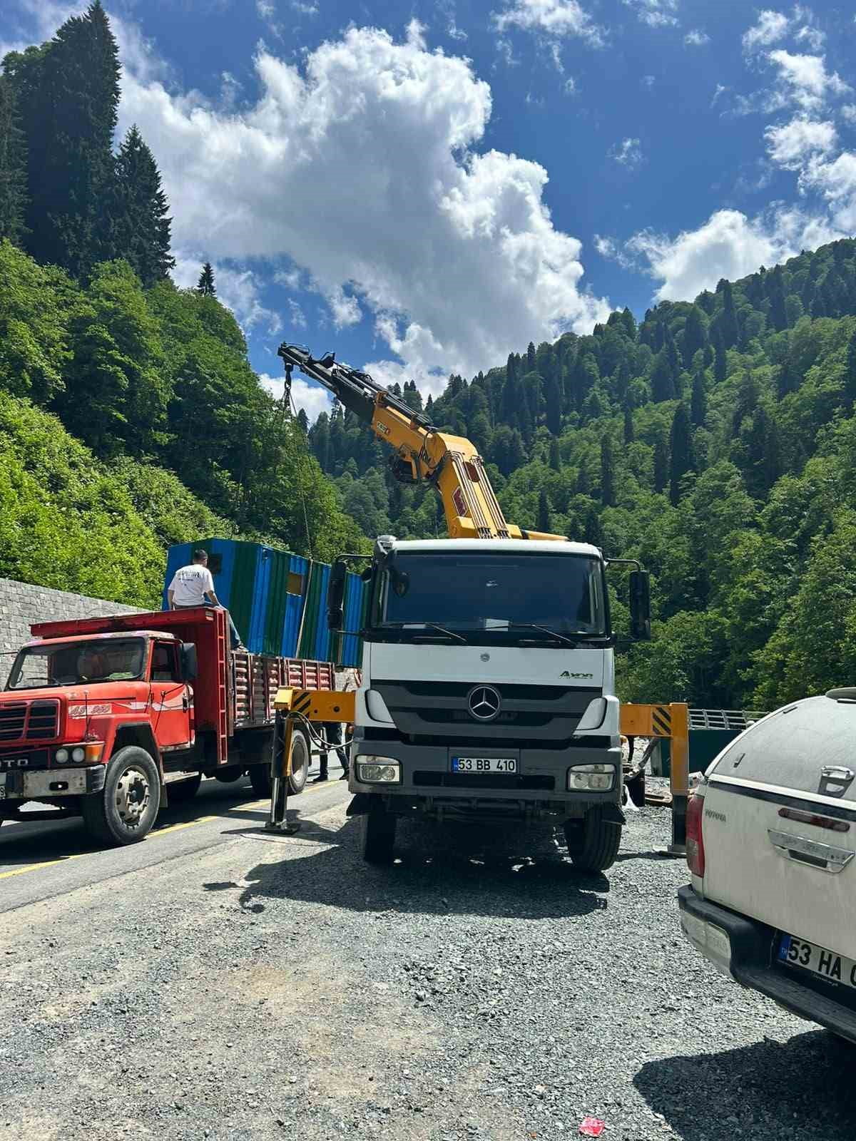 RİZE'NİN ÇAMLIHEMŞİN İLÇESİNDE İZİNSİZ YAPILAŞMAYLA MÜCADELE KAPSAMINDA ÖNEMLİ BİR ÇALIŞMA DAHA...