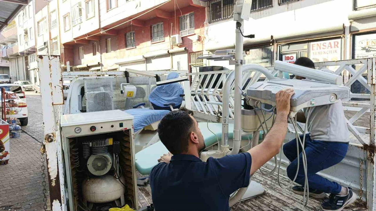 RUHSATSIZ 2 DİŞ MERKEZİ MÜHÜRLENDİ