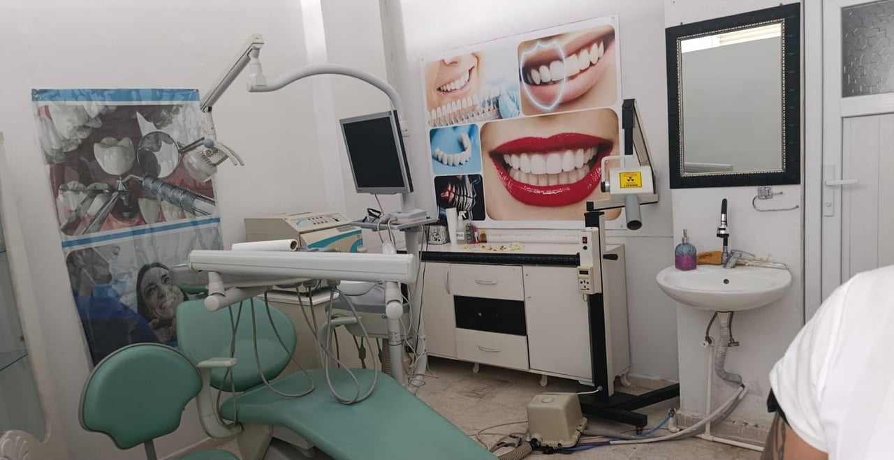 RUHSATSIZ 2 DİŞ MERKEZİ MÜHÜRLENDİ