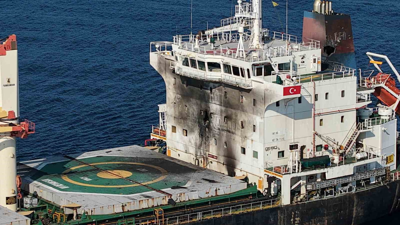 RUSYA'NIN TAMAN LİMANI'NDAN YÜKLEDİĞİ KÖMÜRÜ TRABZON'A GETİRİRKEN NOVOROSSİYK AÇIKLARINDA DRON...