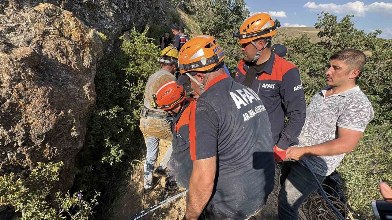 SAAT 04.00 SIRALARINDA JANDARMA KARAKOLUNA MÜRACAAT EDEN S.Ş. İSİMLİ ŞAHIS, ARKADAŞLARIYLA...