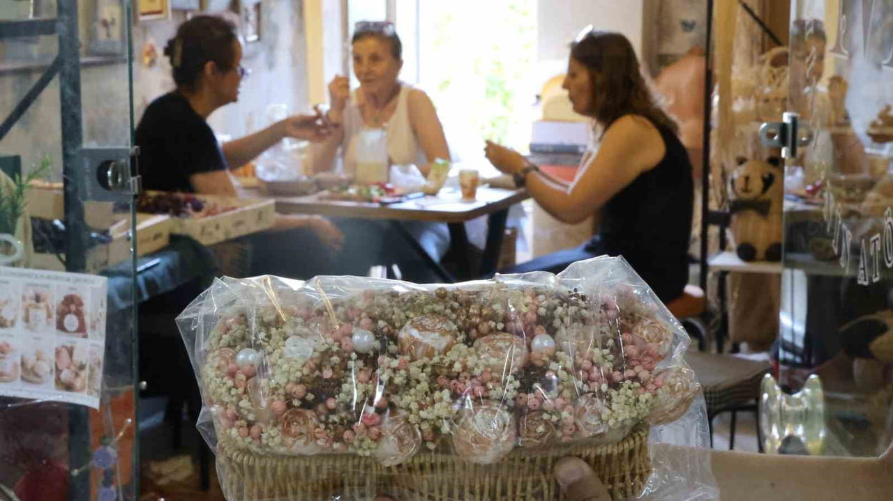 SABUN BAZINDAN ÜRETTİKLERİ SÜS EŞYALARIYLA YENİ BİR BAŞARI HİKÂYESİ YAZDILAR