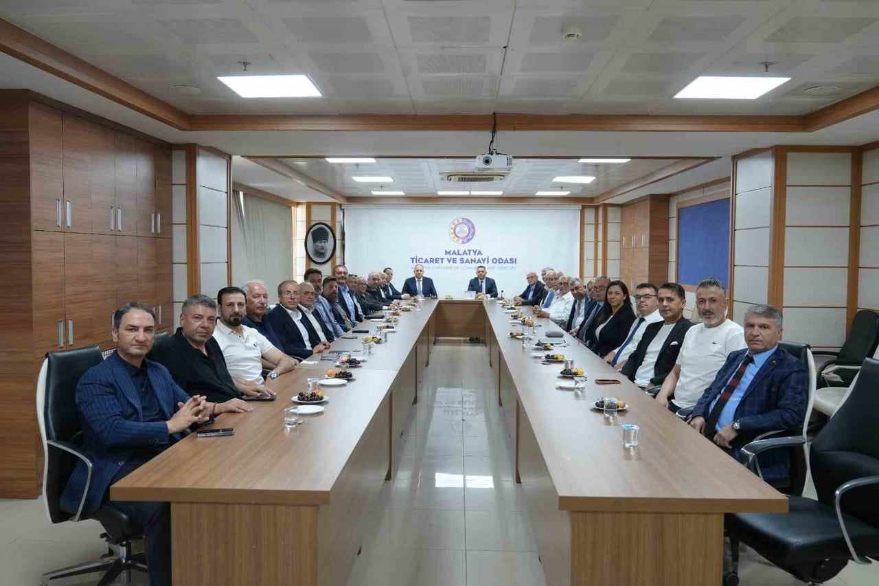 SADIKOĞLU’NDAN İHRACATÇI BİRLİKLERİNE LOGO VE MARKA ÇAĞRISI