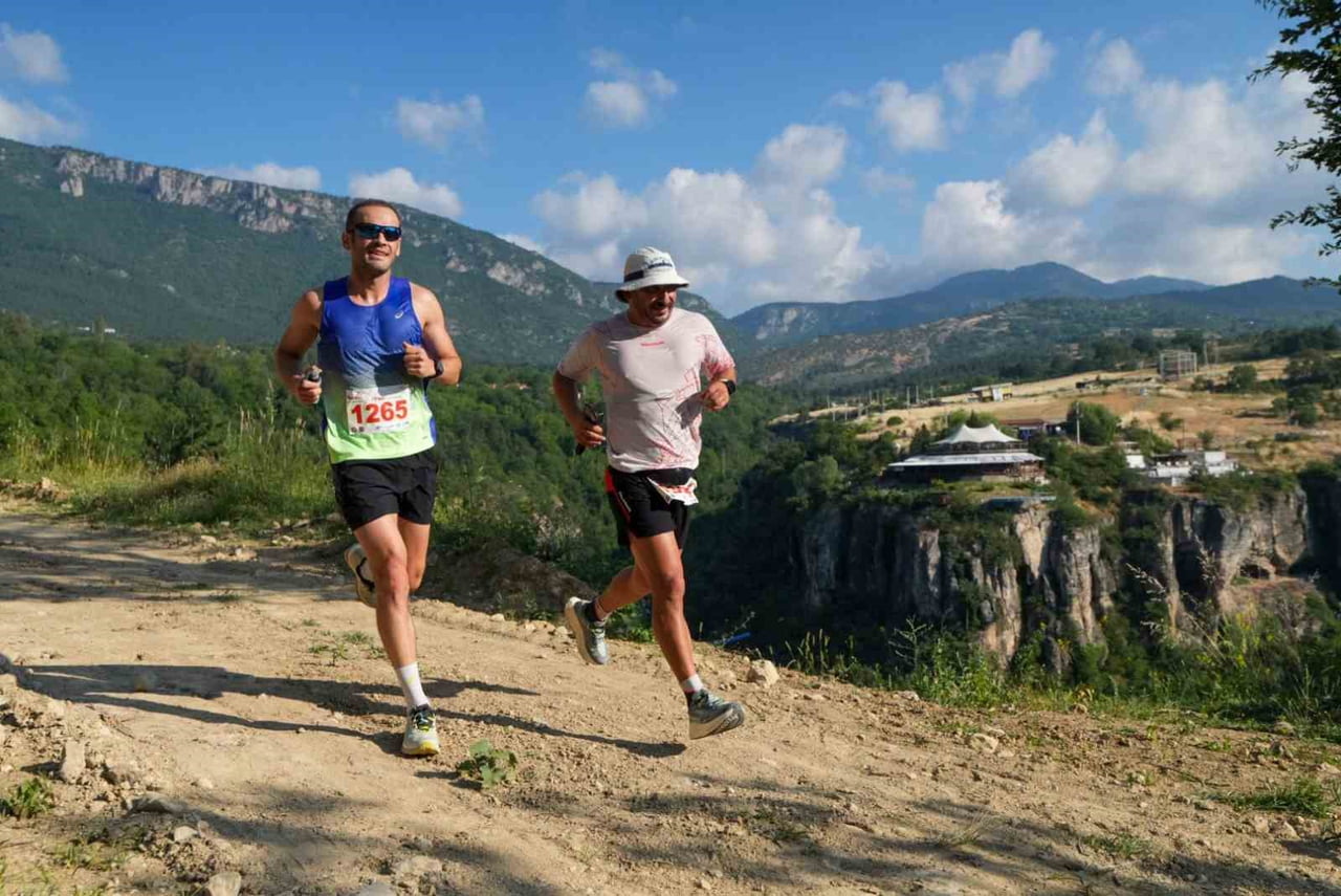 SAFRANBOLU'NUN TARİHİ SOKAKLARI, TÜRKİYE'NİN YANI SIRA 9 FARKLI ÜLKEDEN GELEN 550 SPORCUNUN...
