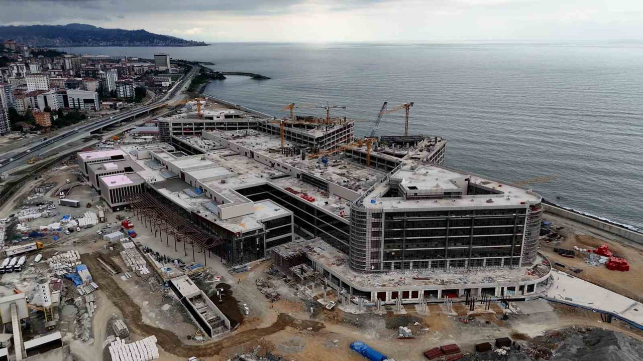 SAĞLIK BAKANI KEMAL MEMİŞOĞLU, YAPIMI HIZLA DEVAM EDEN RİZE ŞEHİR HASTANESİ ŞANTİYESİNDE...