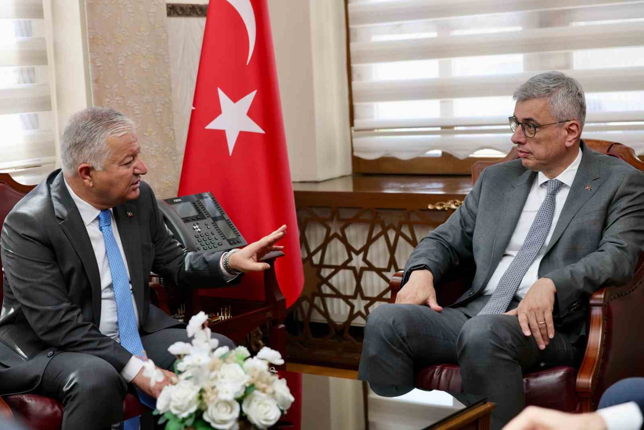SAĞLIK BAKANI PROF. DR. KEMAL MEMİŞOĞLU(SAĞDA) İLK OLARAK VALİ MURAT DURU(SOLDA) İLE...