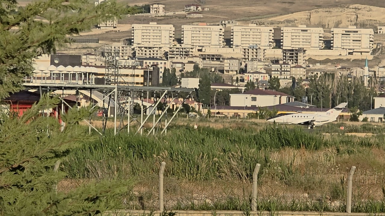 SAĞLIK BAKANLIĞINA BAĞLI UÇAK VE HELİKOPTER AMBULANSLARI SEFERBER EDİLEREK ÇOCUĞUN EN KISA SÜREDE...