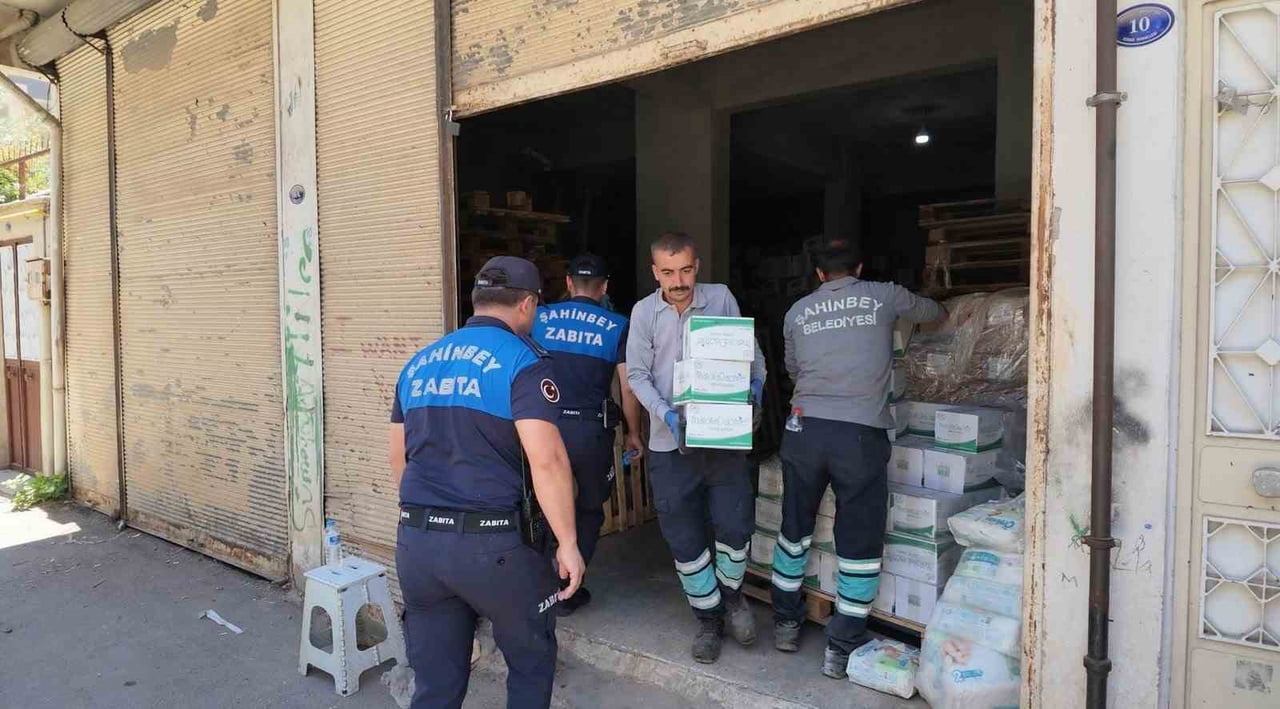 ŞAHİNBEY BELEDİYESİ ZABITA EKİPLERİ, SON KULLANMA TARİHİ DEĞİŞTİRİLMİŞ 600 PAKET SABUN, 2 KOLİ...