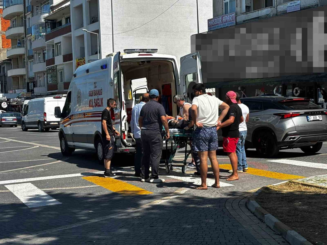 ŞAHIS KONTROL AMAÇLI AKÇAKOCA DEVLET HASTANESİNE KALDIRILDI.HASTANEYE KALDIRILAN KİŞİNİN...