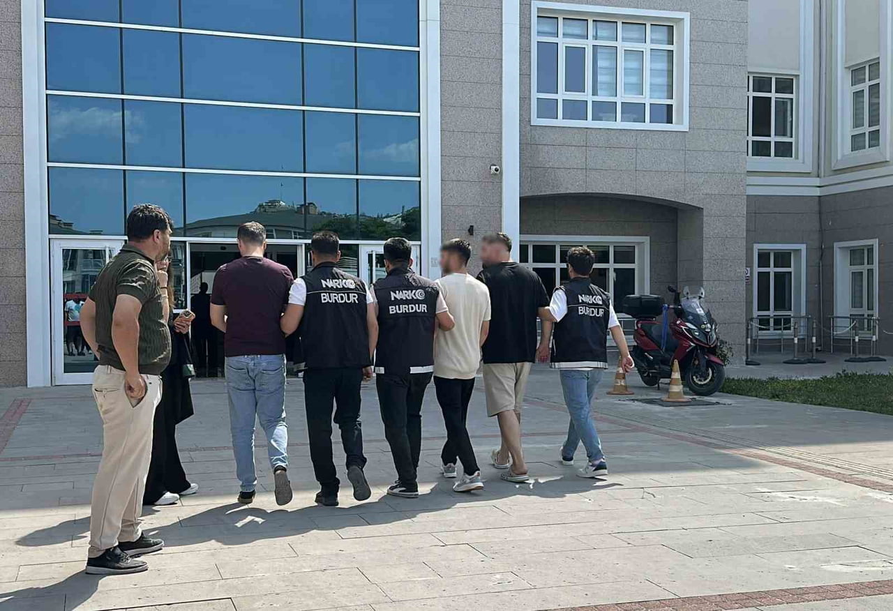 ŞAHISLARIN ADLİYEYE GİRİŞİ
