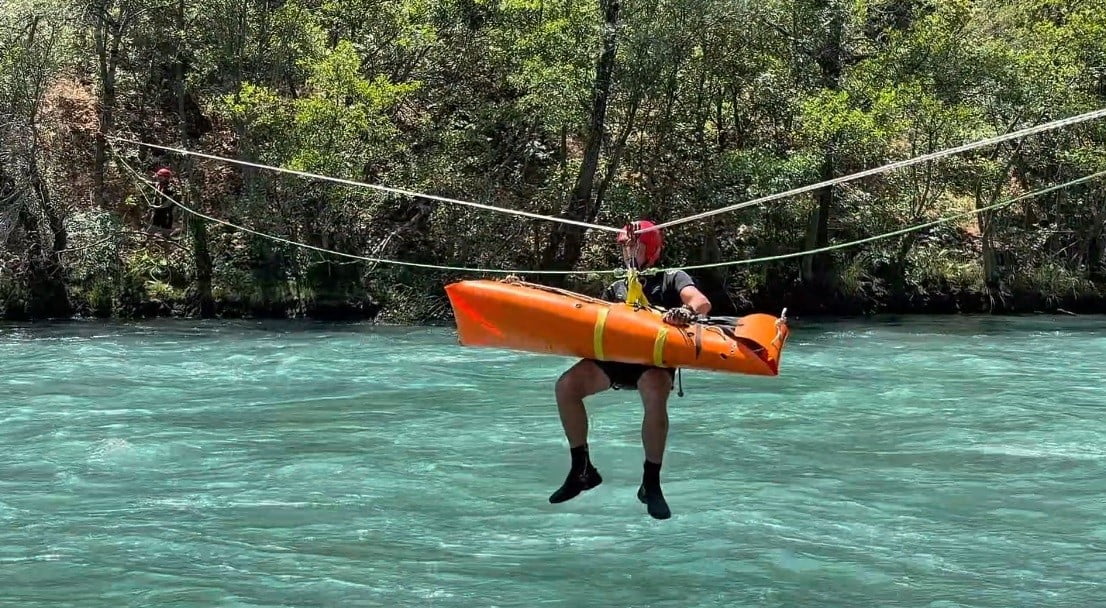 SAK VE JAK TİMLERİ, MUNZUR ÇAYI'NDA DÜZENLENEN TATBİKATTA AKARSU ARAMA KURTARMA VE HALATLA...