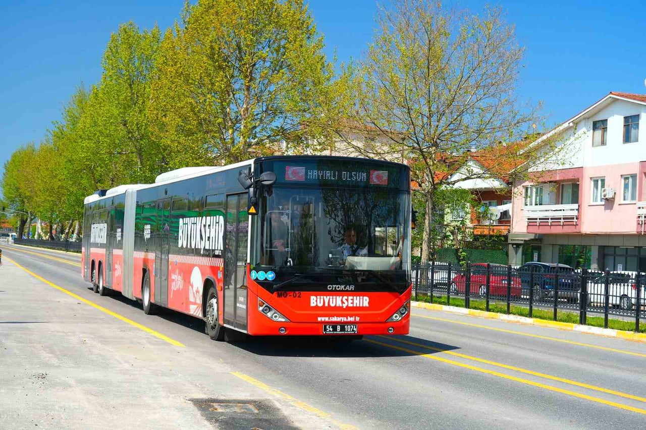 SAKARYA'DA 15 TEMMUZ DEMOKRASİ VE MİLLİ BİRLİK GÜNÜ DOLAYISIYLA BELEDİYE OTOBÜSLERİ, ADARAY VE...