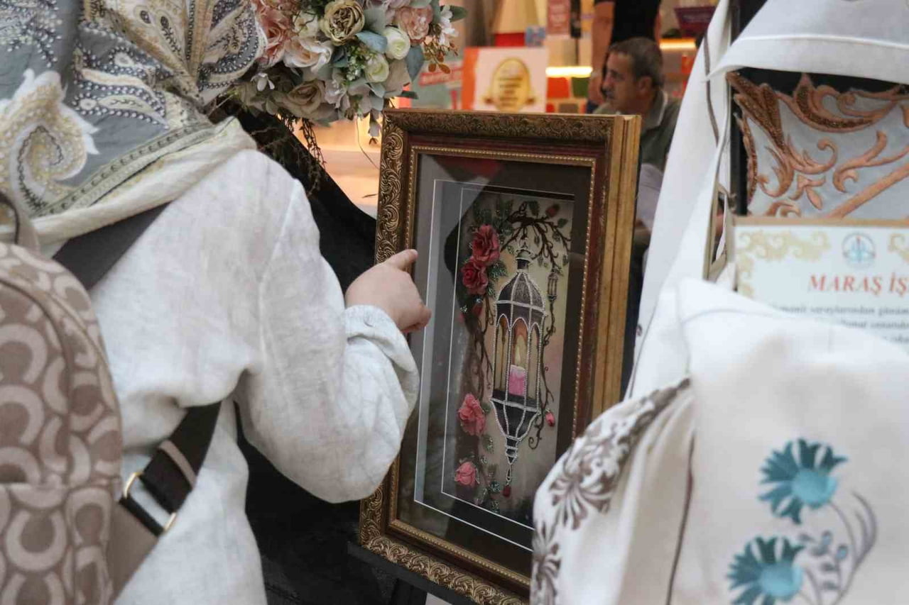 SAKARYA'DA ADAPAZARI HALK EĞİTİM MERKEZİ'NDE KURSİYERLER GÜNLERCE İLMEK İLMEK EMEKLE İŞLEDİKLERİ...