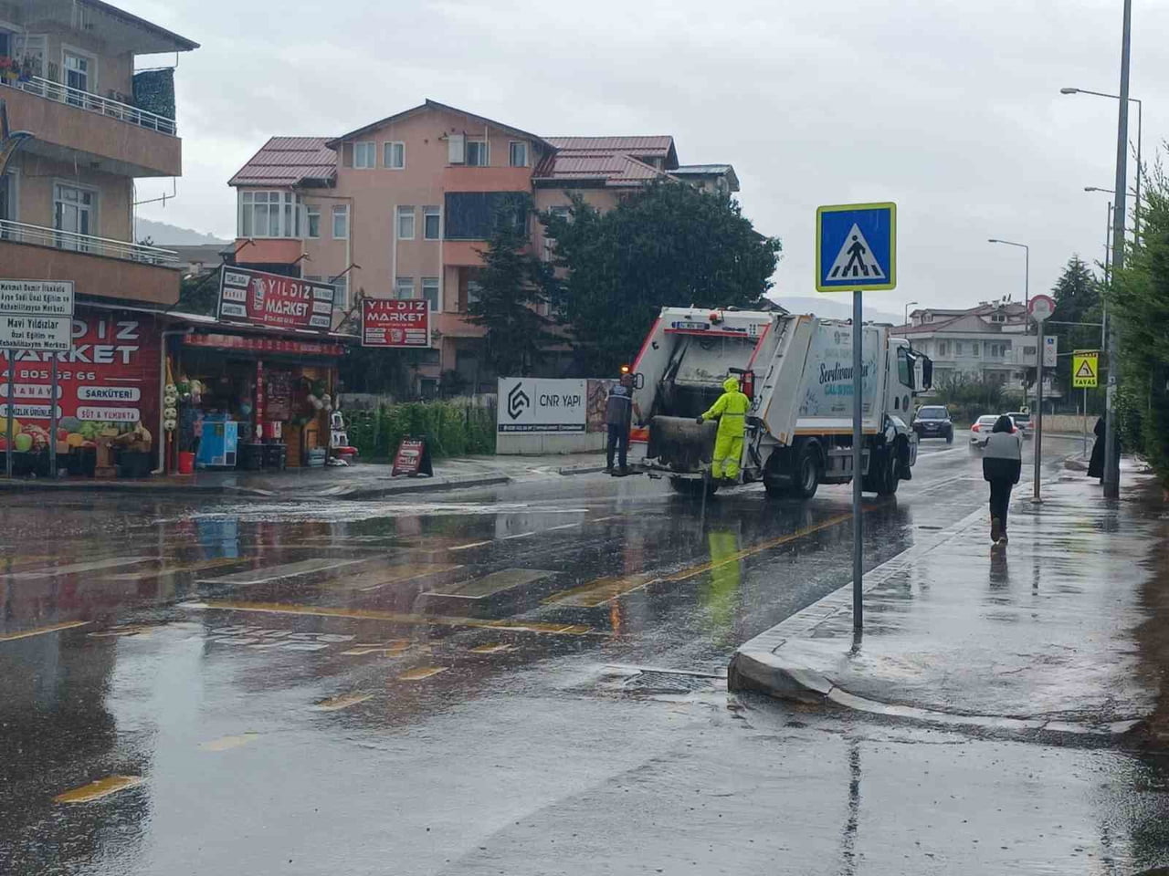 SAKARYA'DA KUVVETLİ SAĞANAK YAĞIŞ YAŞAMI OLUMSUZ ETKİLEDİ.