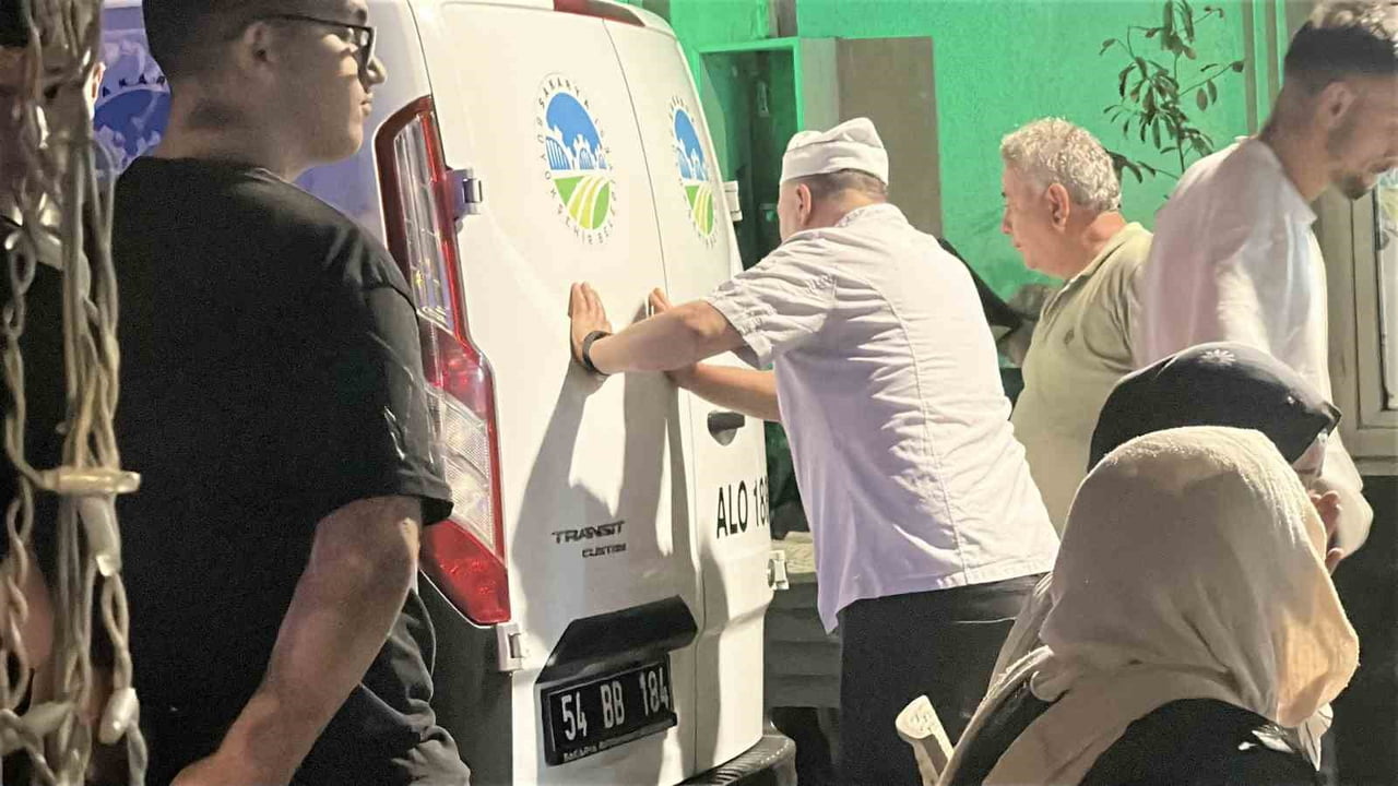 SAKARYA'NIN ADAPAZARI İLÇESİNDE 20 YAŞINDAKİ ÇOCUĞUNU EVDE KENDİNİ ASMIŞ HALDE BULUNAN BABANIN...