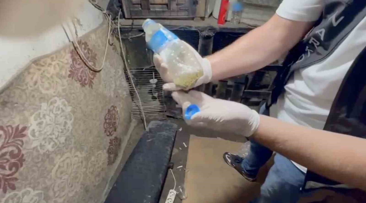 SAKARYA'NIN ADAPAZARI İLÇESİNDE EVDE SENTETİK KANNABİNOİD (BONZAİ) ÜRETEREK SATTIKLARI İDDİA...