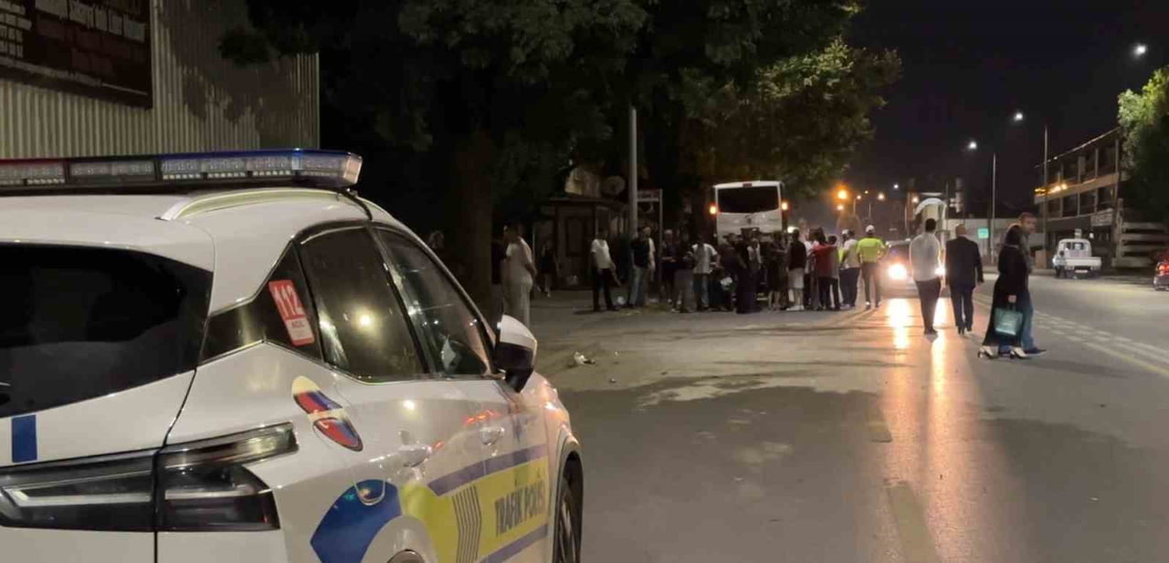 SAKARYA'NIN ADAPAZARI İLÇESİNDE İKİ MOTOSİKLET VE BİR HAFİF TİCARİ ARACIN ÇARPIŞTIĞI TRAFİK...