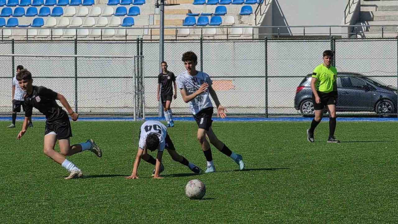 SAKARYA'NIN AKYAZI İLÇESİNDE DÜZENLENEN "GENÇ UMUTLAR FUTBOL TURNUVASI" İÇİN BOSNA HERSEK'TEN...