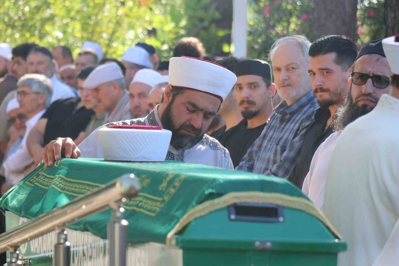 SAKARYA'NIN SAPANCA İLÇESİNDE  OTOMOBİL İLE MOTOSİKLETİN ÇARPIŞMASI SONUCU MEYDANA GELEN KAZADA...