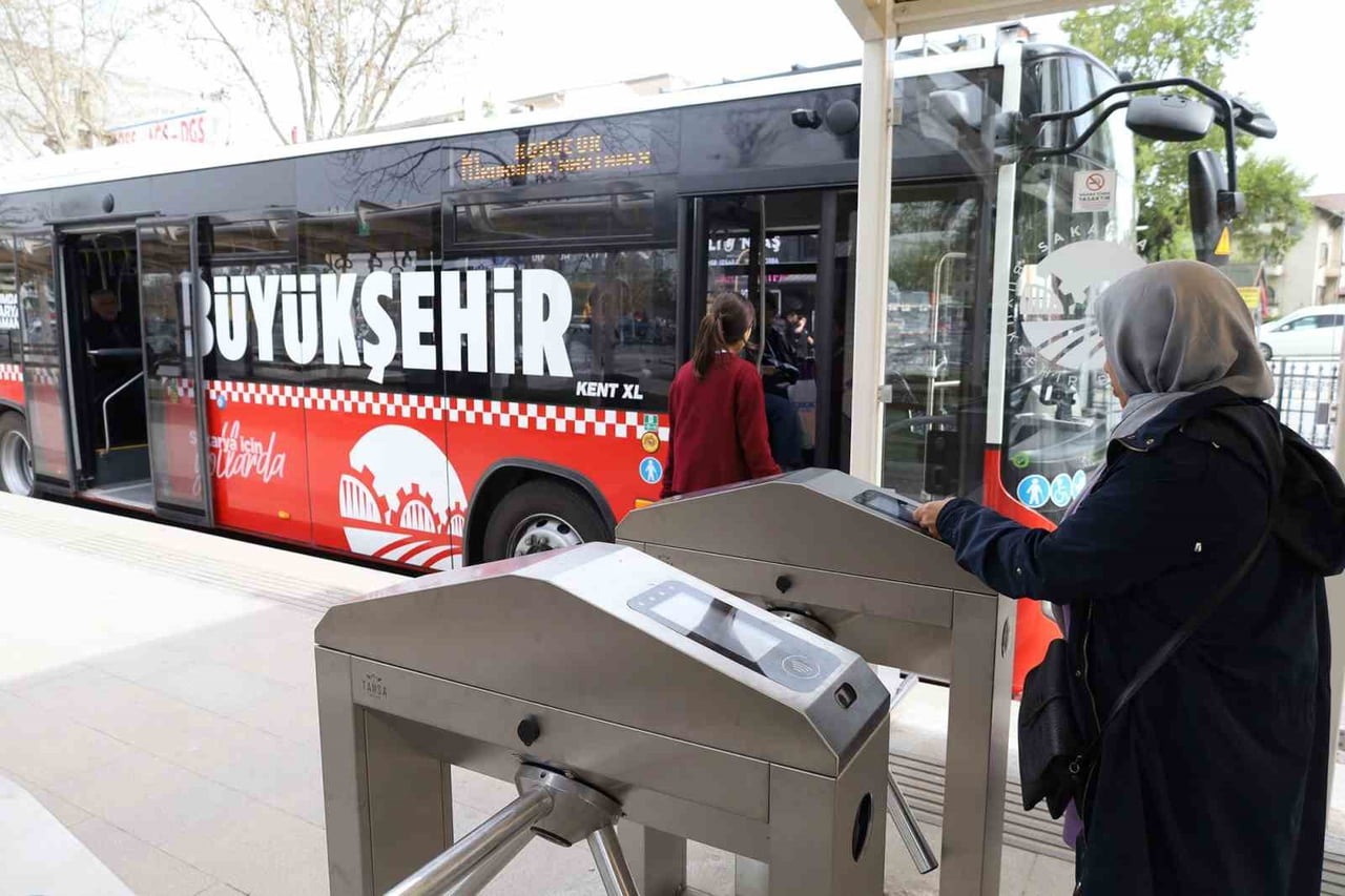SAKARYA BÜYÜKŞEHİR BELEDİYESİ'NİN TOPLU TAŞIMA ARAÇLARINDA UYGULADIĞI "AKTARMA" VE "İKİ SEFER, TEK...