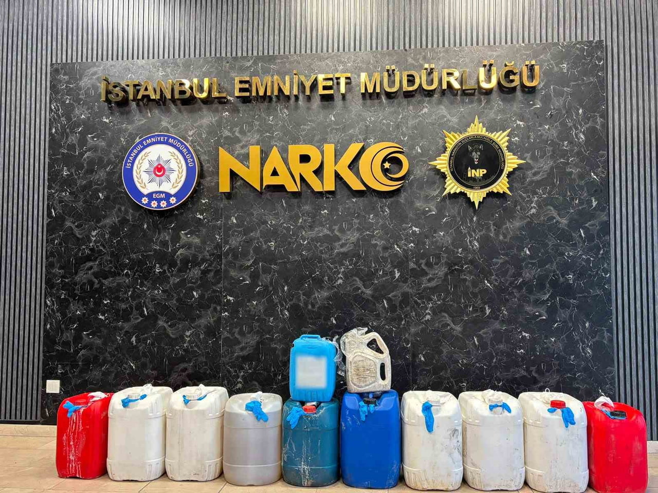 SAKARYA’DA EV VE İŞYERLERİ İLE BİR ÇEKİCİ VE DORSESİNE DÜZENLENEN UYUŞTURUCU OPERASYONUNDA 339...
