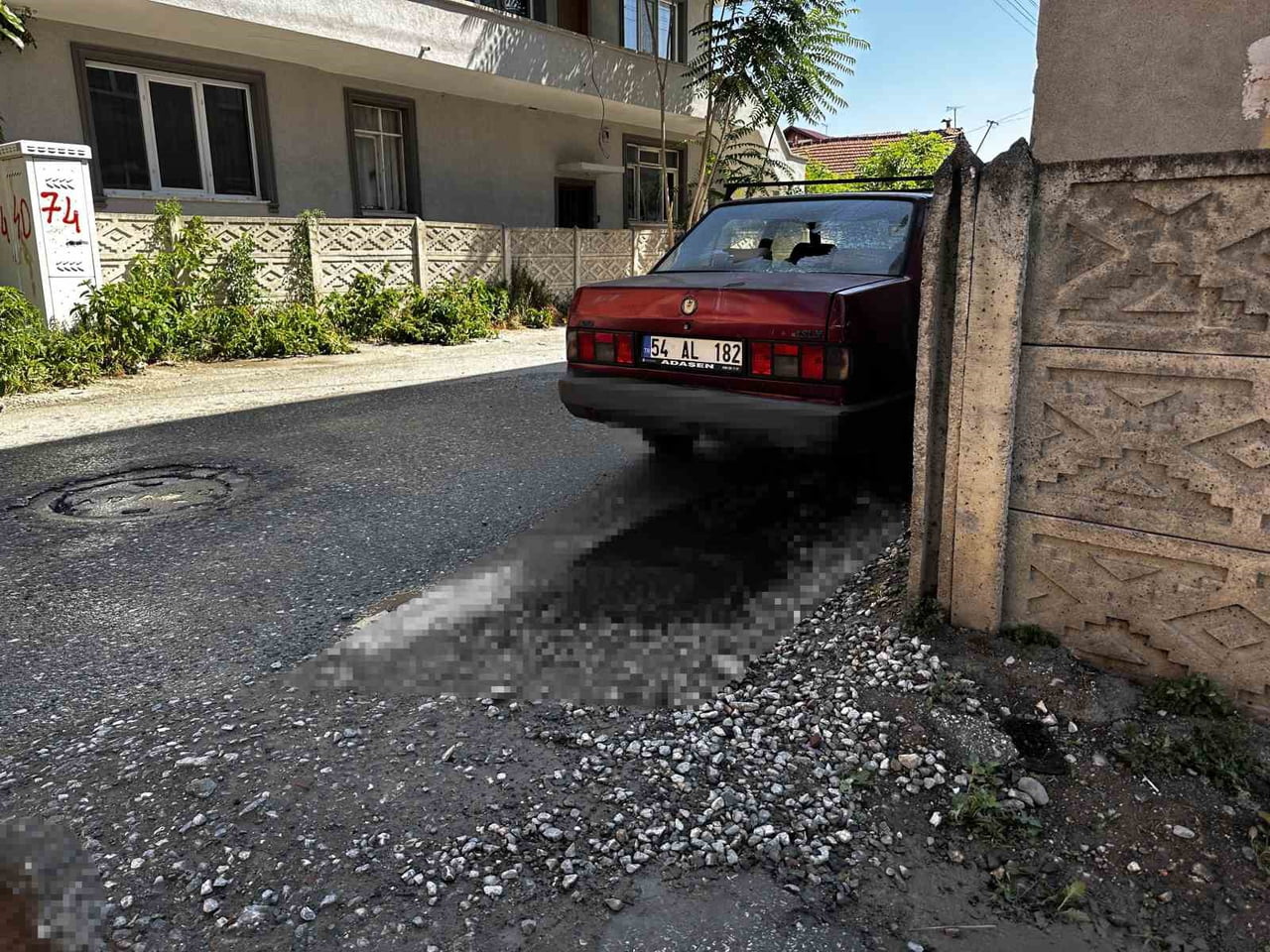 SAKARYA’NIN ADAPAZARI İLÇESİNDE ARALARINDA ÖNCEDEN HUSUMET BULUNAN ŞAHISLAR ARASINDA ÇIKAN VE 1...