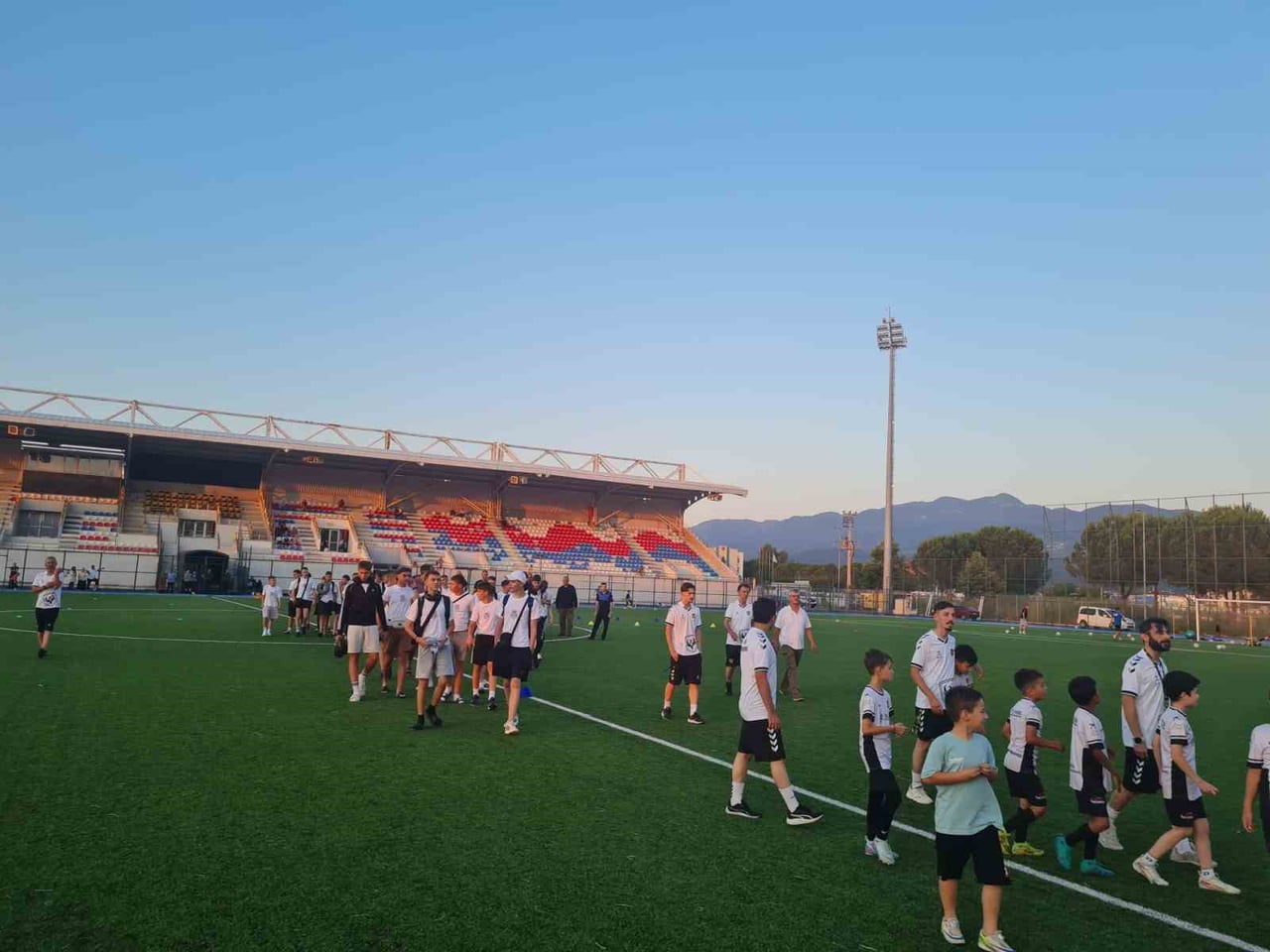 SAKARYA’NIN AKYAZI İLÇESİNDE AKYAZI BALKAN GÖÇMENLERİ DERNEĞİ İLE AKYAZI FUTBOL AKADEMİSİ'NİN...