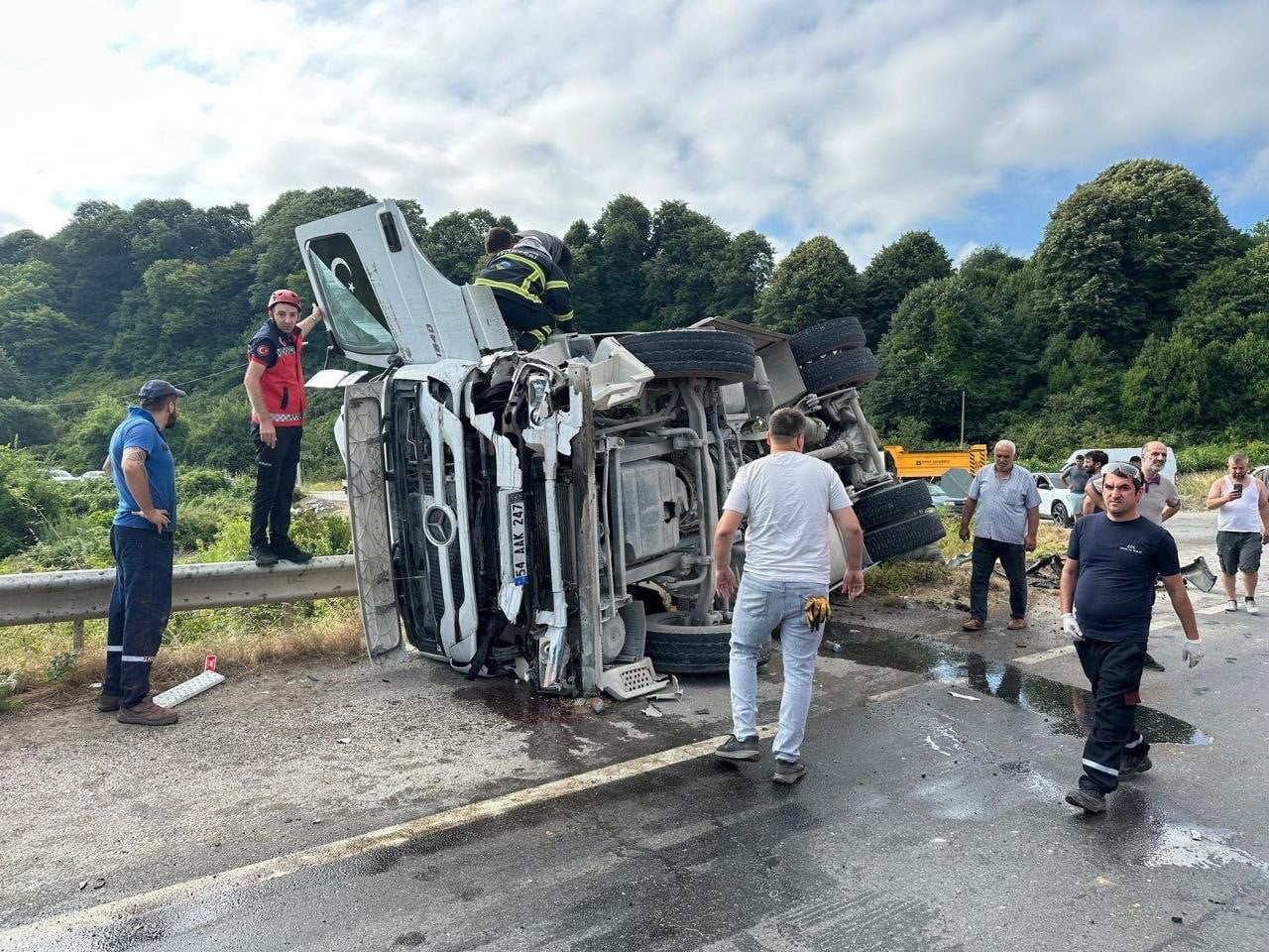 SAKARYA’NIN KARASU İLÇESİNDE ÇEKİCİ İLE OTOMOBİLİN ÇARPIŞMASI SONUCU 1 KİŞİ...