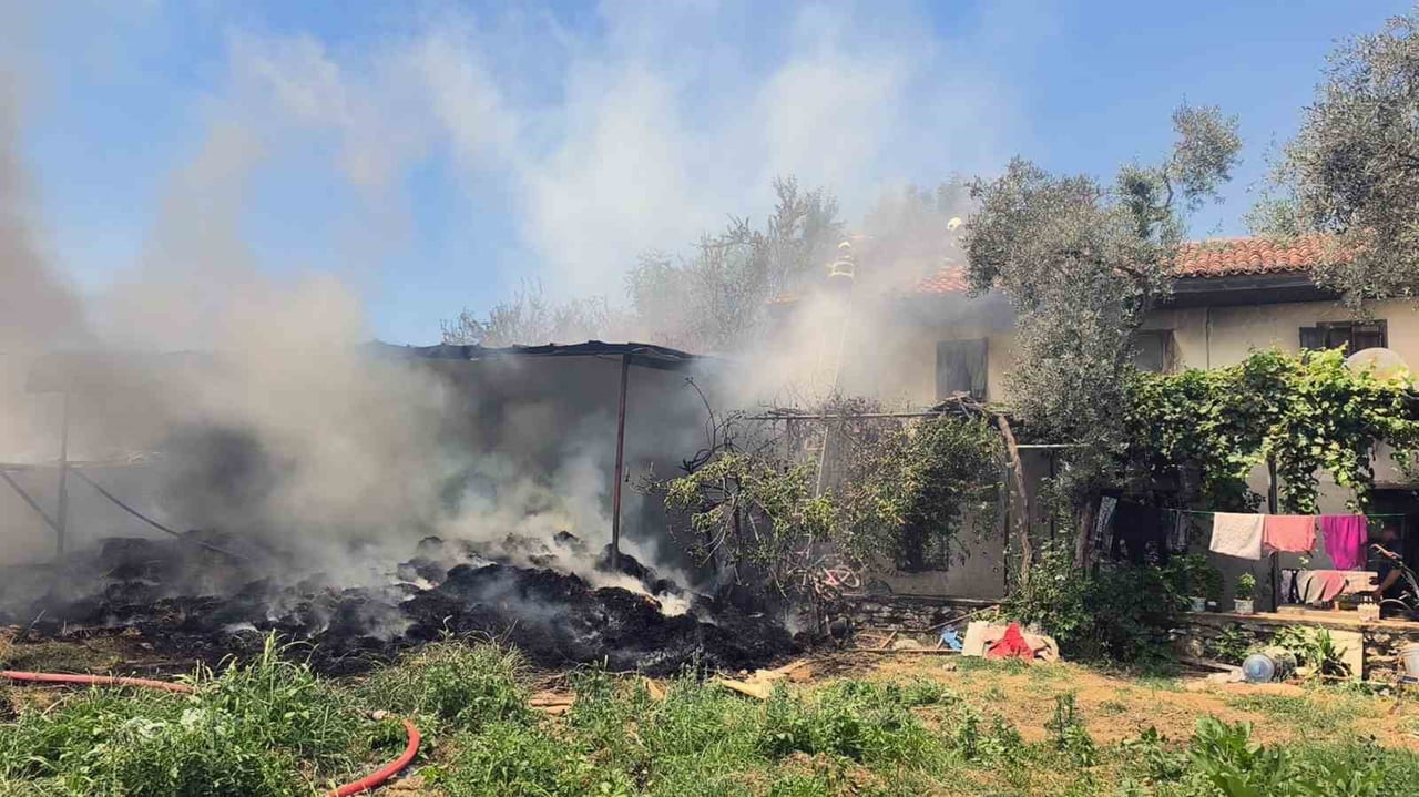 SAMAN BALYALARINDAN BAŞLAYAN YANGIN EVE SIÇRADI