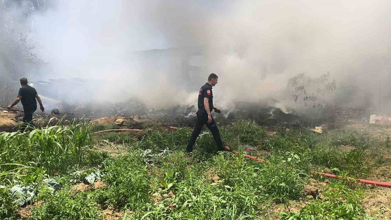 SAMAN BALYALARINDAN BAŞLAYAN YANGIN EVE SIÇRADI