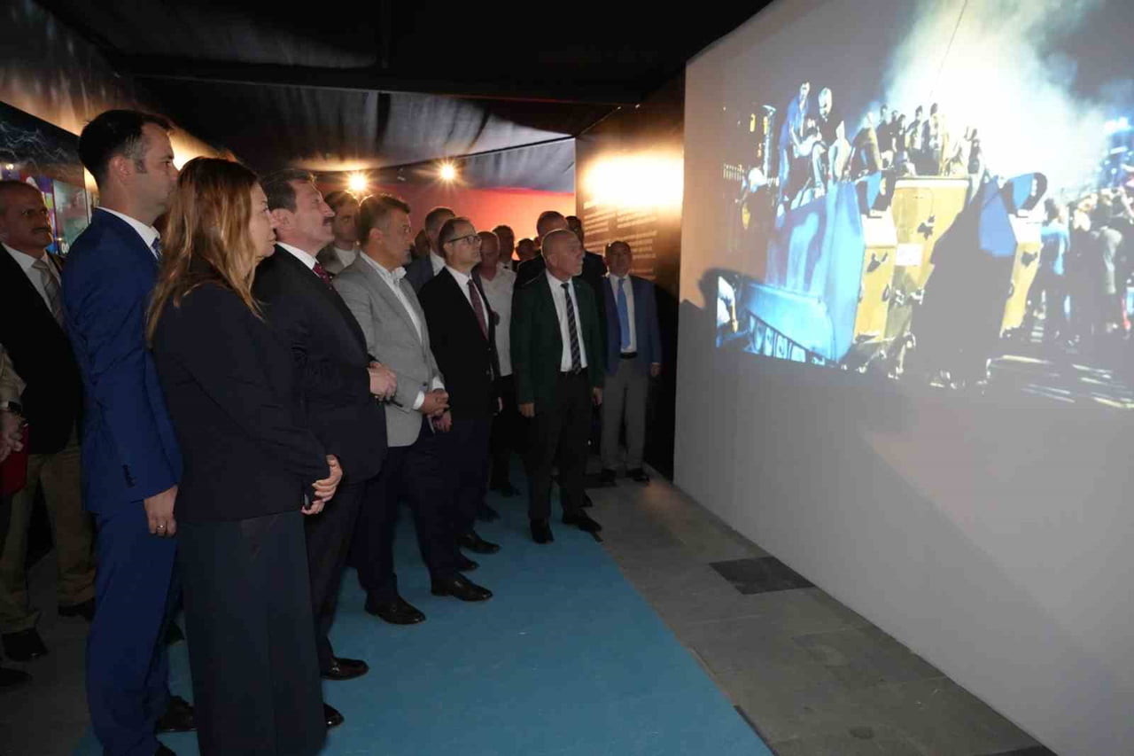 SAMSUN'DA 15 TEMMUZ DEMOKRASİ VE MİLLİ BİRLİK GÜNÜ ETKİNLİKLERİ KAPSAMINDA İSTİKLAL MEYDANI'NDA...