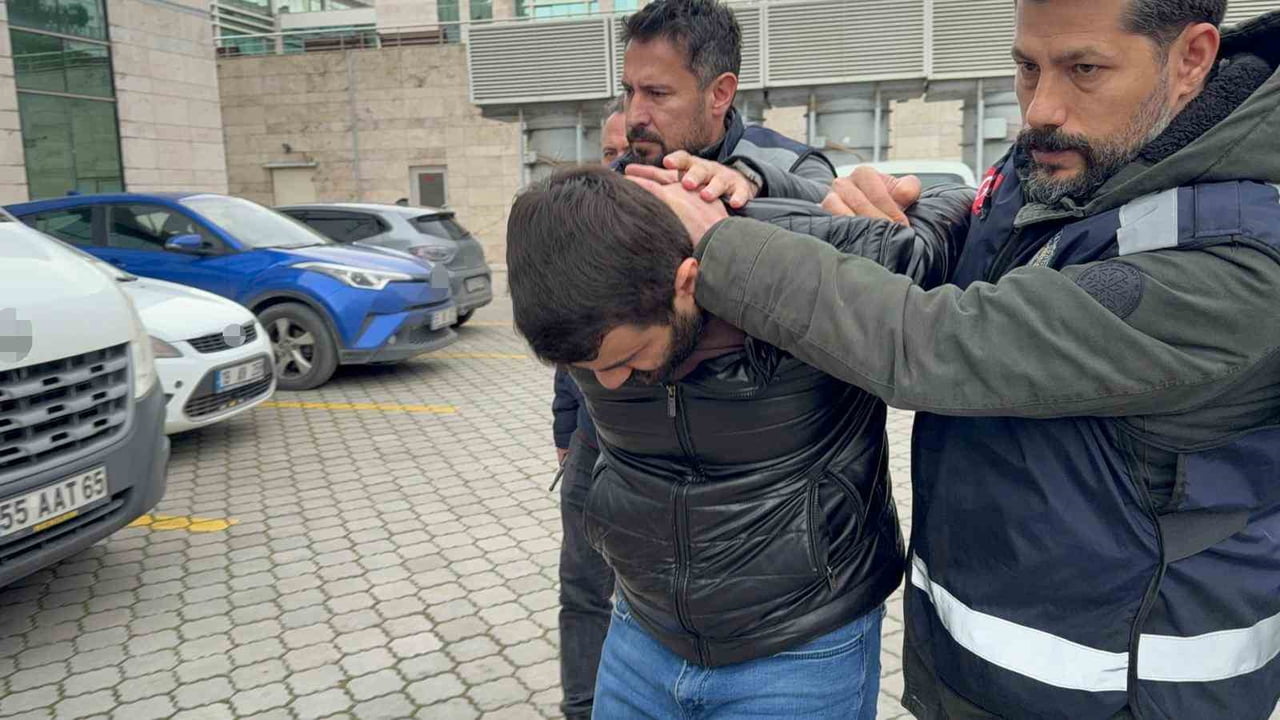 SAMSUN'DA CEZAEVİNDEN TAHLİYE EDİLDİKTEN 104 GÜN SONRA SOKAK ORTASINDA BİR KİŞİYİ BIÇAKLAYARAK...