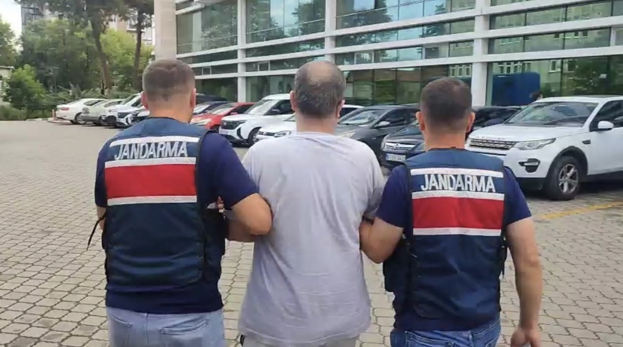 SAMSUN'DA HAKKINDA 52 YIL KESİNLEŞMİŞ HAPİS CEZASI BULUNAN FİRARİ HÜKÜMLÜ JANDARMA OPERASYONUYLA...