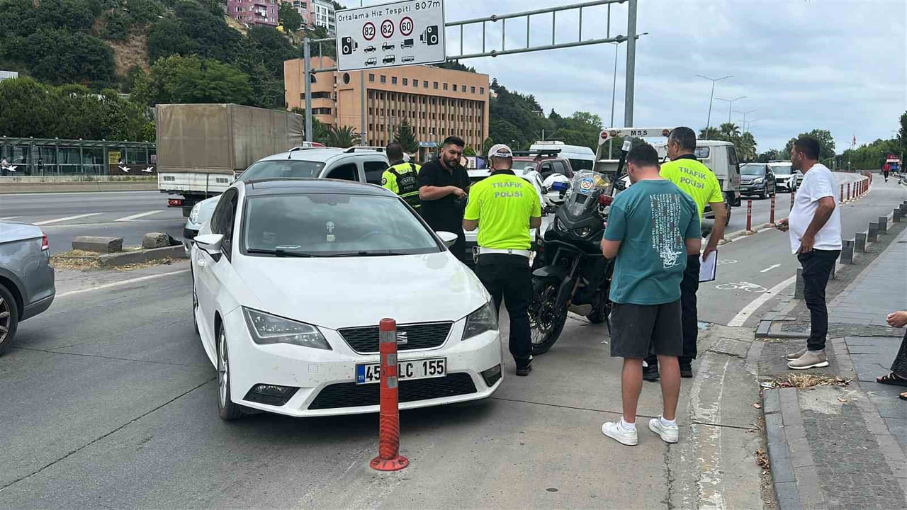 SAMSUN'DA İKİ ARACIN ÇARPIŞTIĞI TRAFİK KAZASINDA YARALANAN OLMAZKEN, ARAÇLARDA MADDİ HASAR MEYDANA...