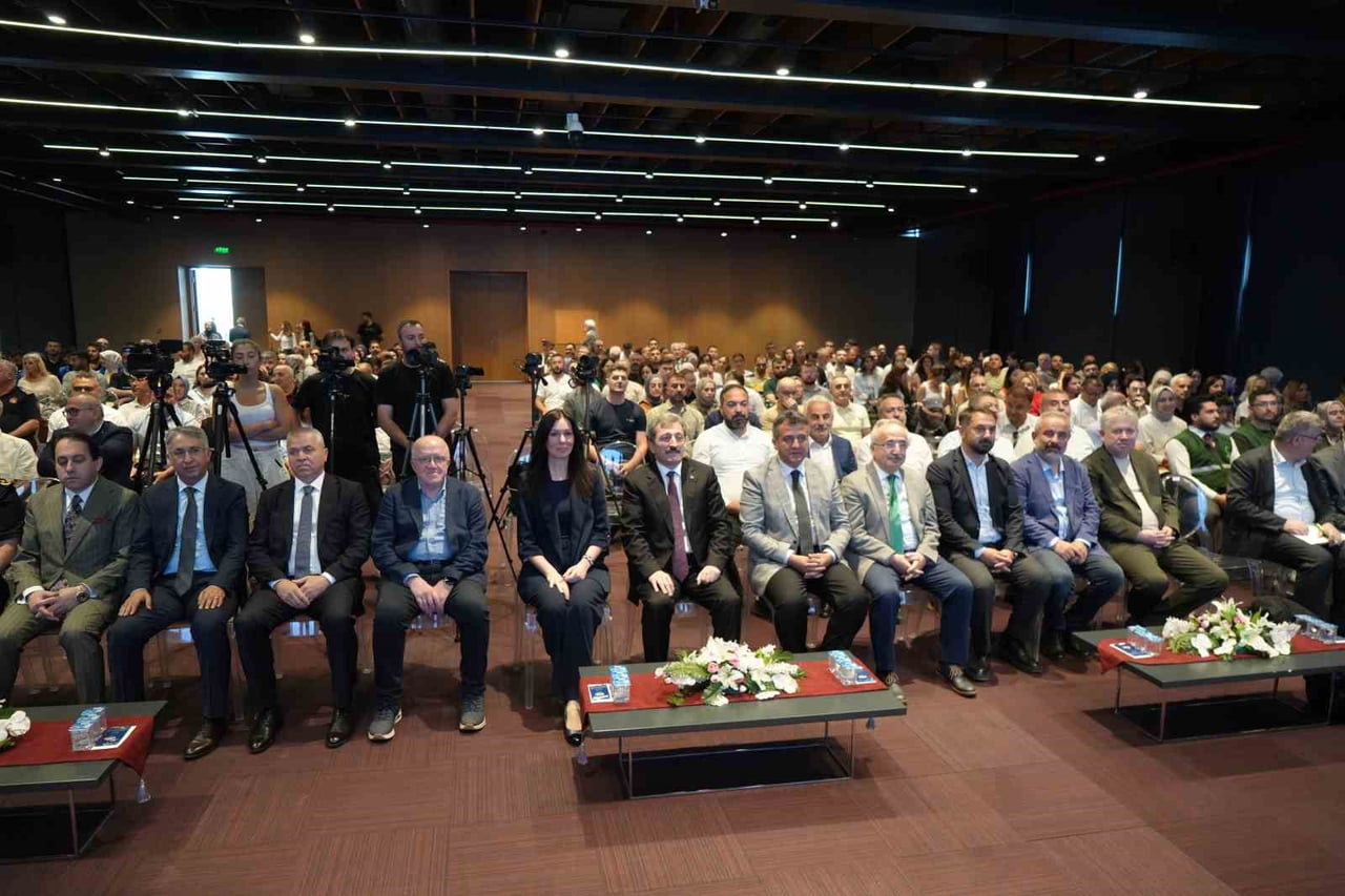 SAMSUN'DA "BAĞIMLILIKLA MÜCADELEDE MEDYANIN ROLÜ" PANELİ DÜZENLENDİ.