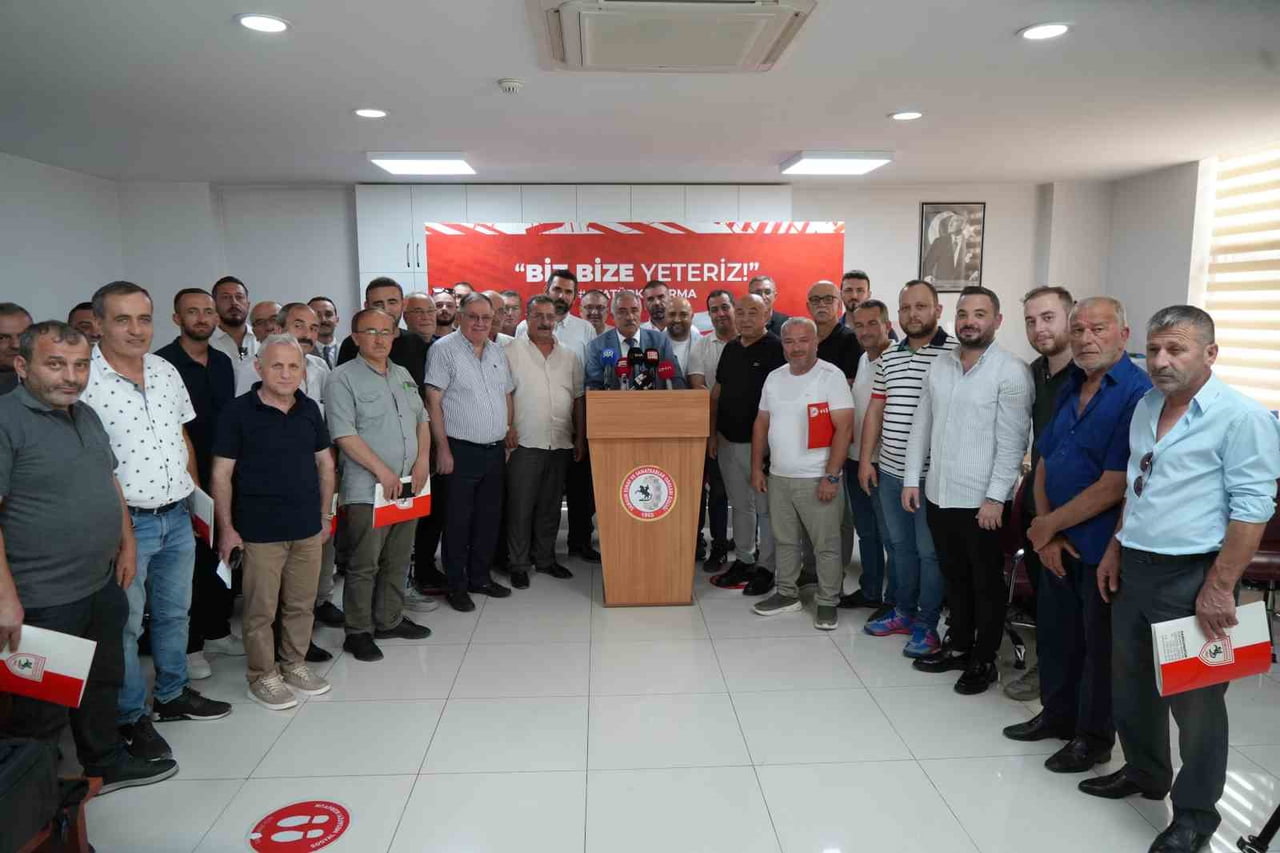 SAMSUN'DA TİCARET YAPAN ESNAF, SAMSUNSPOR YÖNETİCİLERİNİN DE KATILDIĞI TOPLANTIDA KULÜBE HEM MADDİ...