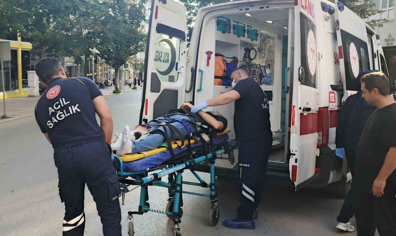 SAMSUN'UN BAFRA İLÇESİNDE MEYDANA GELEN TRAFİK KAZASINDA MOTOSİKLET SÜRÜCÜSÜ YARALANDI.