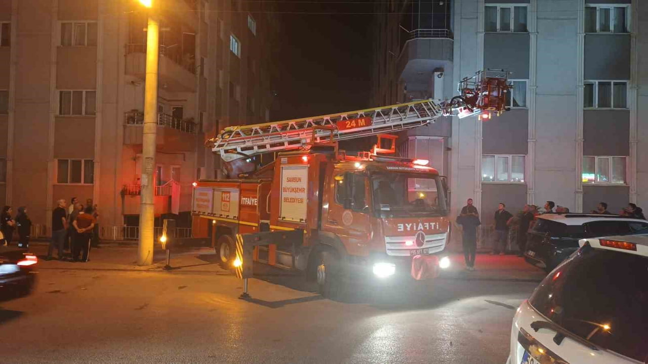 SAMSUN'UN BAFRA İLÇESİNDE TELEFONLARA CEVAP VERMEYEN YAŞLI ADAM, POLİS, İTFAİYE VE SAĞLIK...