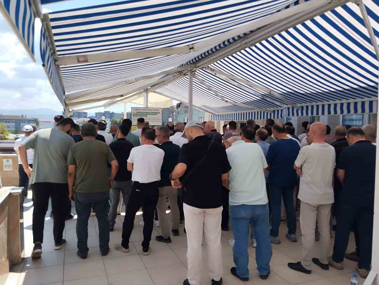 SAMSUN'UN ÇARŞAMBA İLÇESİNDE TABANCA İLE VURULMUŞ HALDE ÖLÜ BULUNAN KIZ, SON YOLCULUĞUNA...
