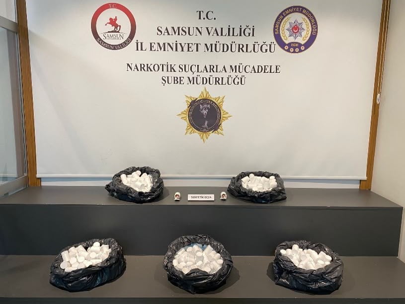 SAMSUN'UN İLKADIM İLÇESİNDE NARKOTİK EKİPLERİNCE DÜZENLENEN OPERASYONDA 38 BİN ADET SENTETİK ECZA...