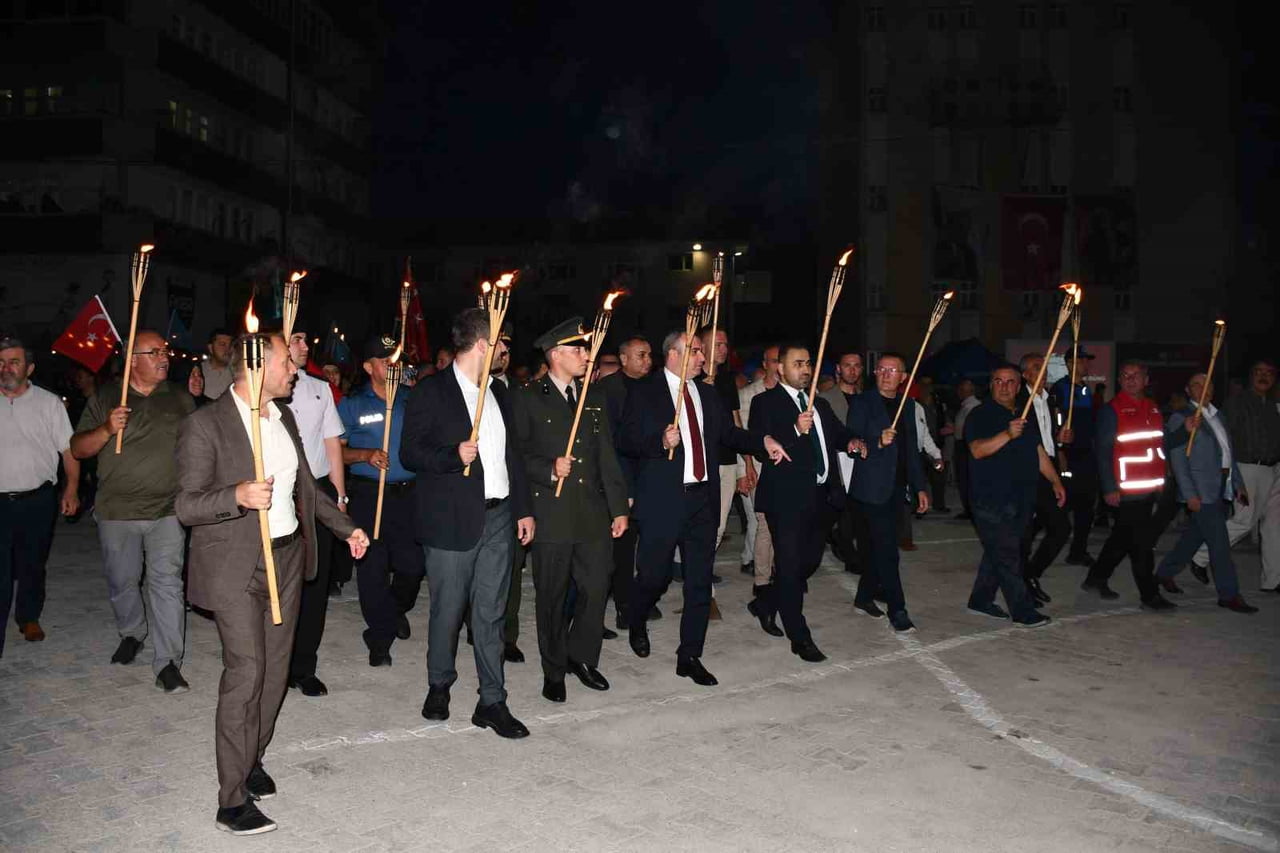 SAMSUN'UN VEZİRKÖPRÜ İLÇESİNDE 15 TEMMUZ DEMOKRASİ VE MİLLİ BİRLİK GÜNÜ DOLAYISIYLA DÜZENLENEN...