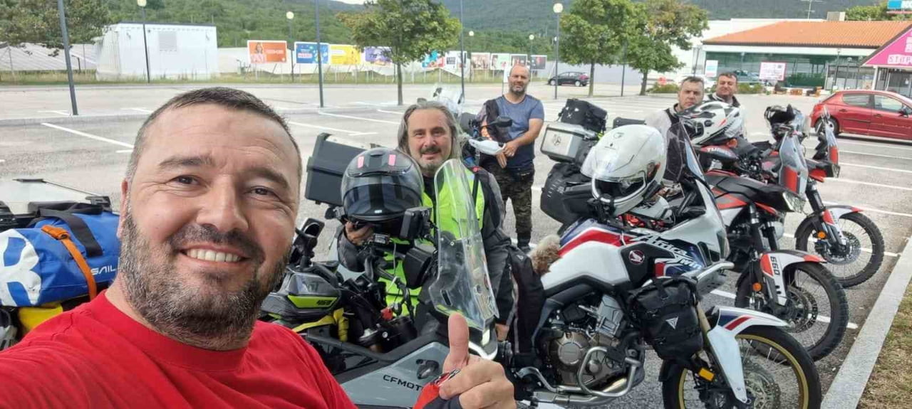 SAMSUN'UN VEZİRKÖPRÜ İLÇESİNDE KURULAN VEZİRKÖPRÜ ENDURO MOTOSİKLET KULÜBÜ'NÜN ÜYELERİ...