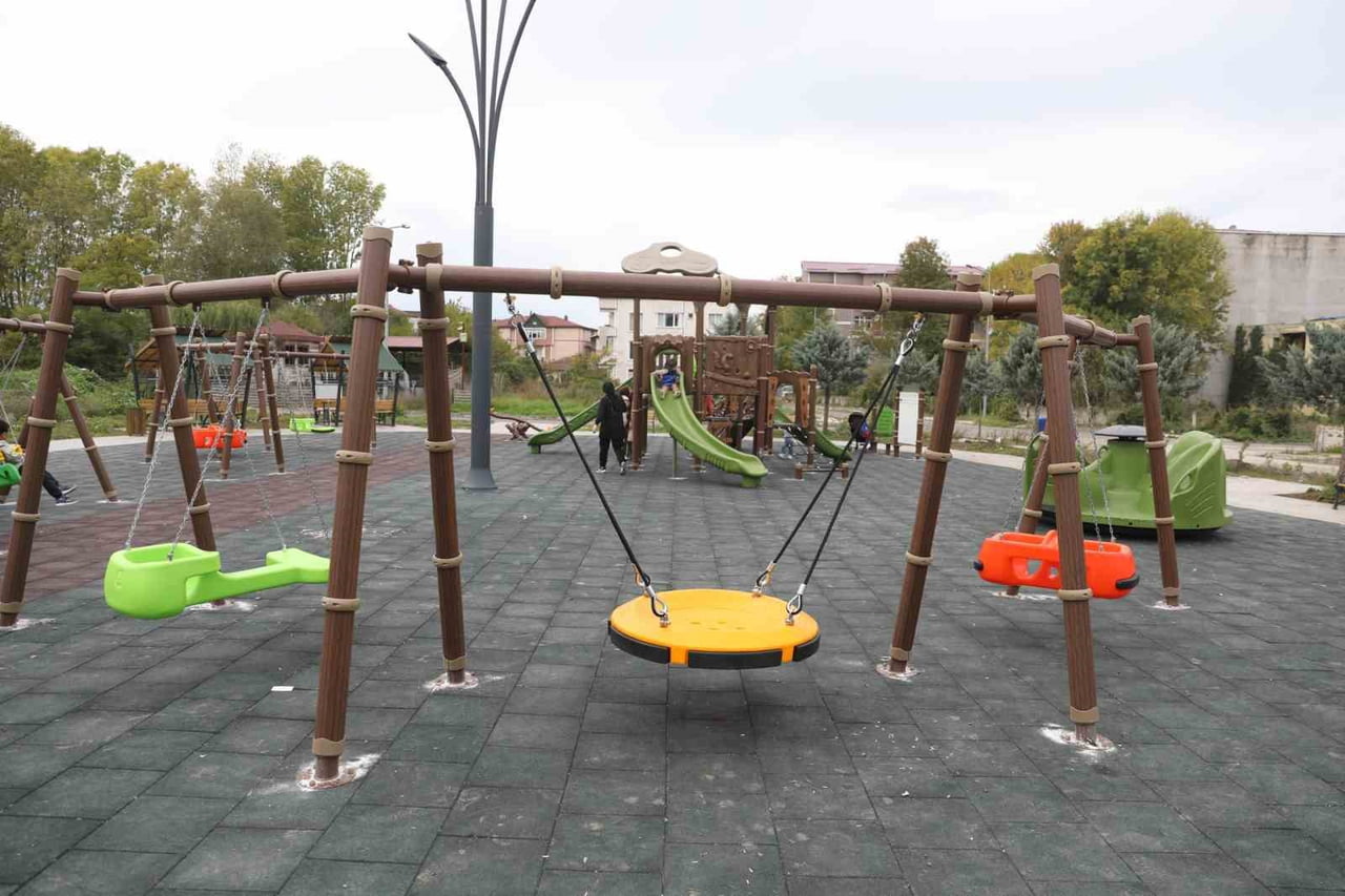 SAMSUN BÜYÜKŞEHİR BELEDİYESİ, “HER İLÇEYE PARK” HEDEFİ İLE YEŞİL ALAN YATIRIMLARINI SÜRDÜRÜYOR....