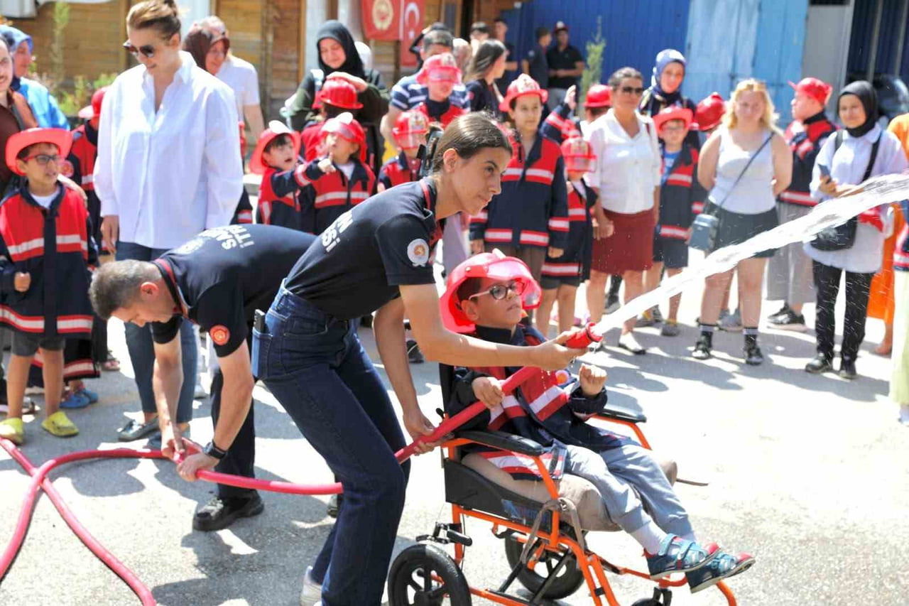 SAMSUN BÜYÜKŞEHİR BELEDİYESİ (SBB) İTFAİYE DAİRESİ BAŞKANLIĞI, ÖZEL ÇOCUKLARI AĞIRLAYARAK ANLAMLI...