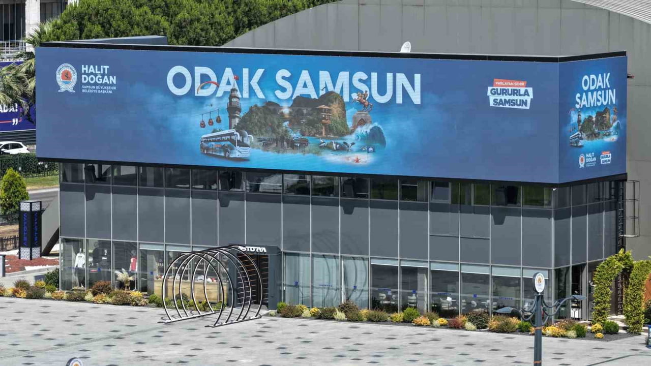 SAMSUN BÜYÜKŞEHİR BELEDİYESİ TARAFINDAN HAYATA GEÇİRİLEN İSTİKLAL MEYDANI DA ŞEHRİN TARİHTEKİ...