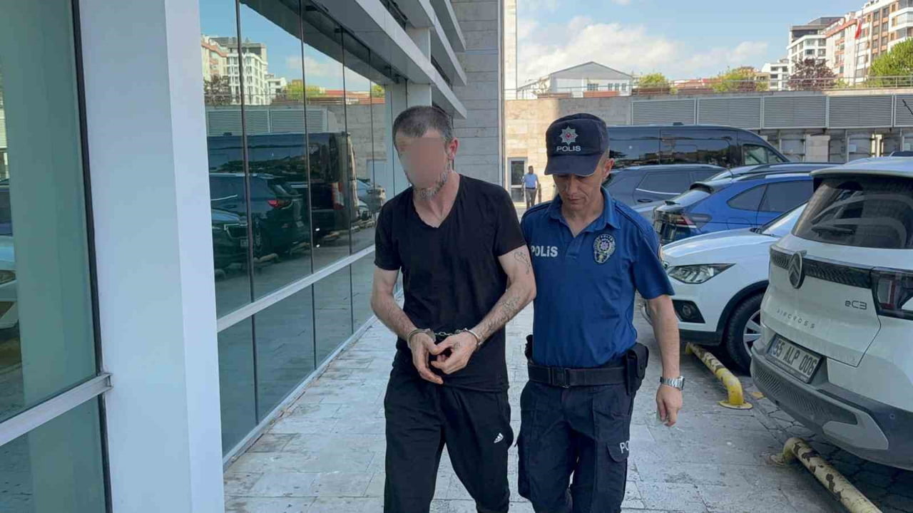 SAMSUN’DA BIÇAKLI KAVGADA BİR KİŞİYİ YARALAYAN  S.K., ÇIKARILDIĞI MAHKEMECE TUTUKLANARAK CEZAEVİNE...